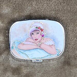 Vintage Victorian Decorative Pill Box
